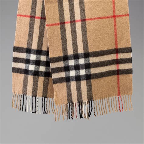 rutig halsduk burberry|burberry wool scarf.